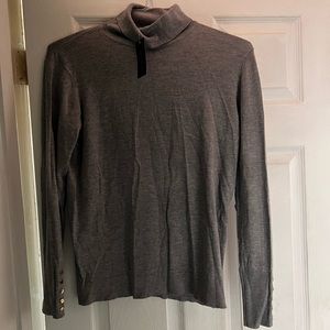 suzy shier L light grey turtleneck sweater